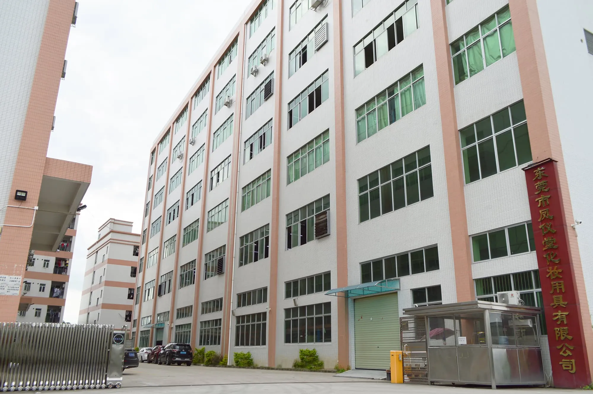 makeup brush manufacturer